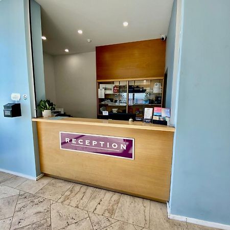Ocean Beach Hotel Perth Buitenkant foto