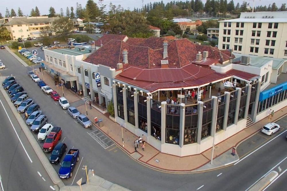 Ocean Beach Hotel Perth Buitenkant foto