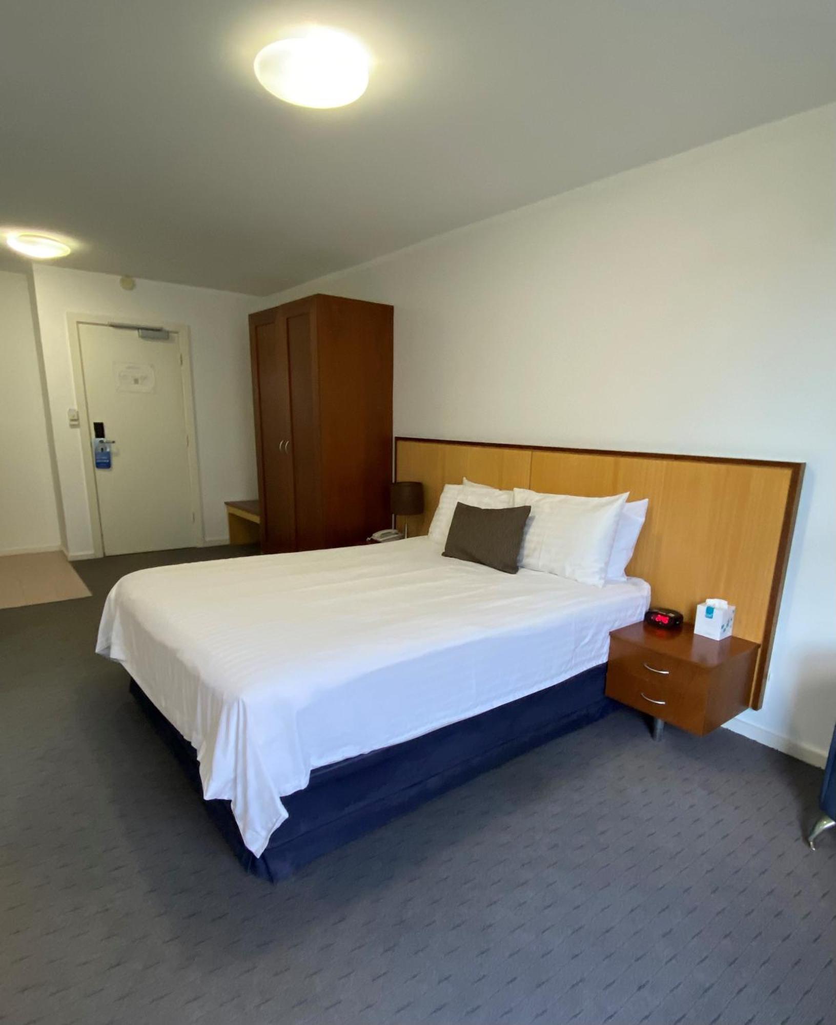 Ocean Beach Hotel Perth Buitenkant foto